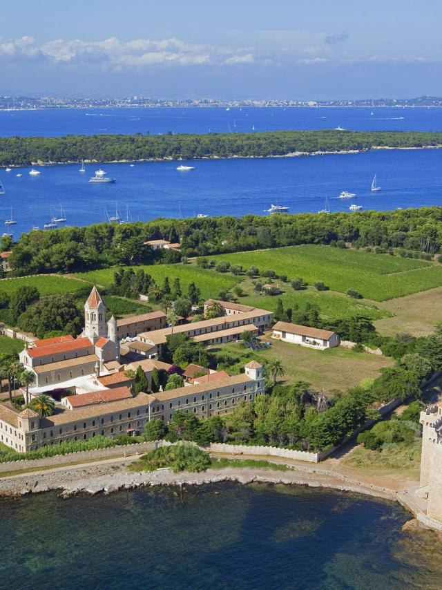 Cover Chapelles Monasteres Cmoirenc 064825 1920x1080 1