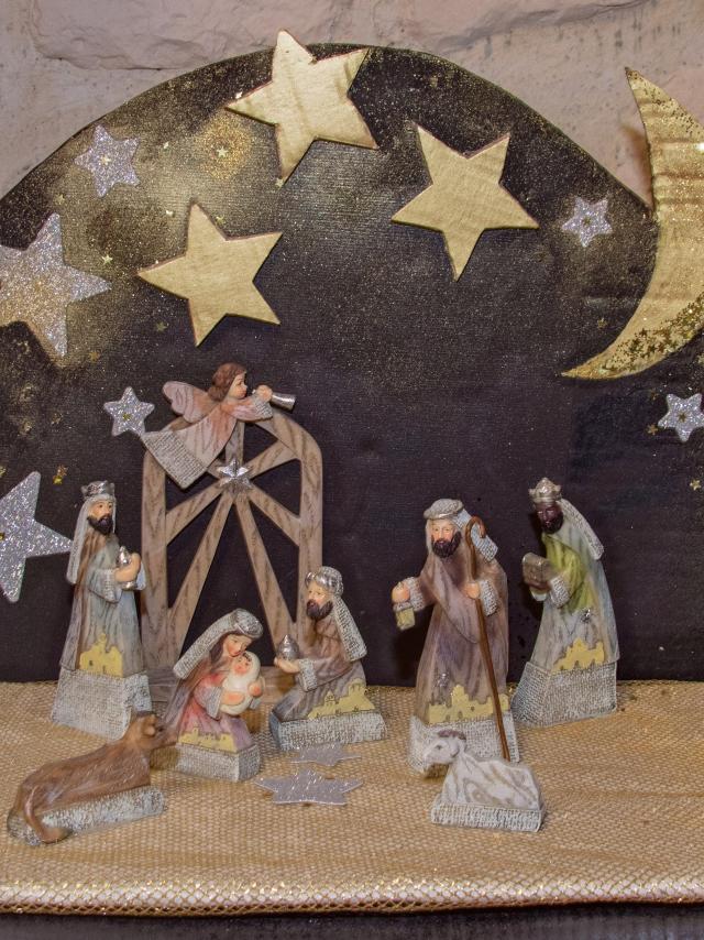 Creche Moderne Noire Et Doree Maison De Pays